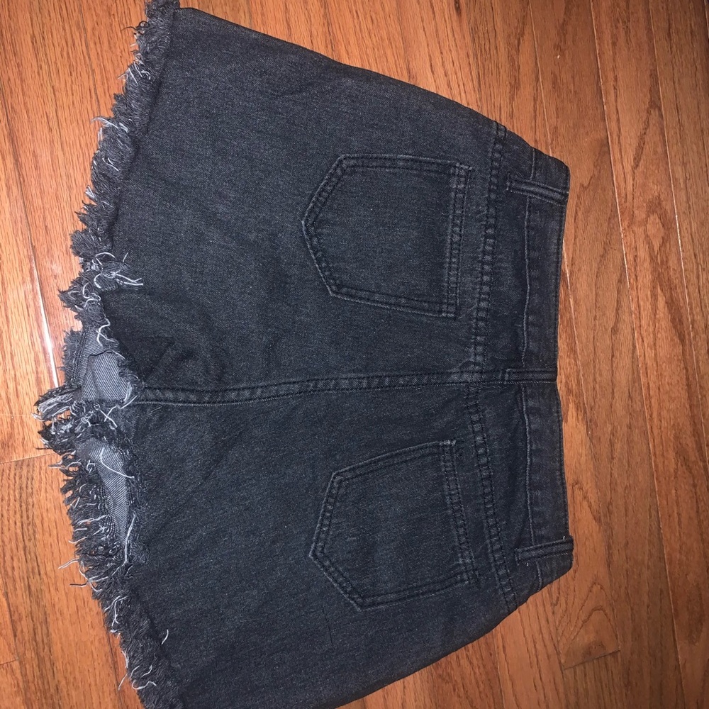 SHEIN black distressed shorts - Picture 4 of 4